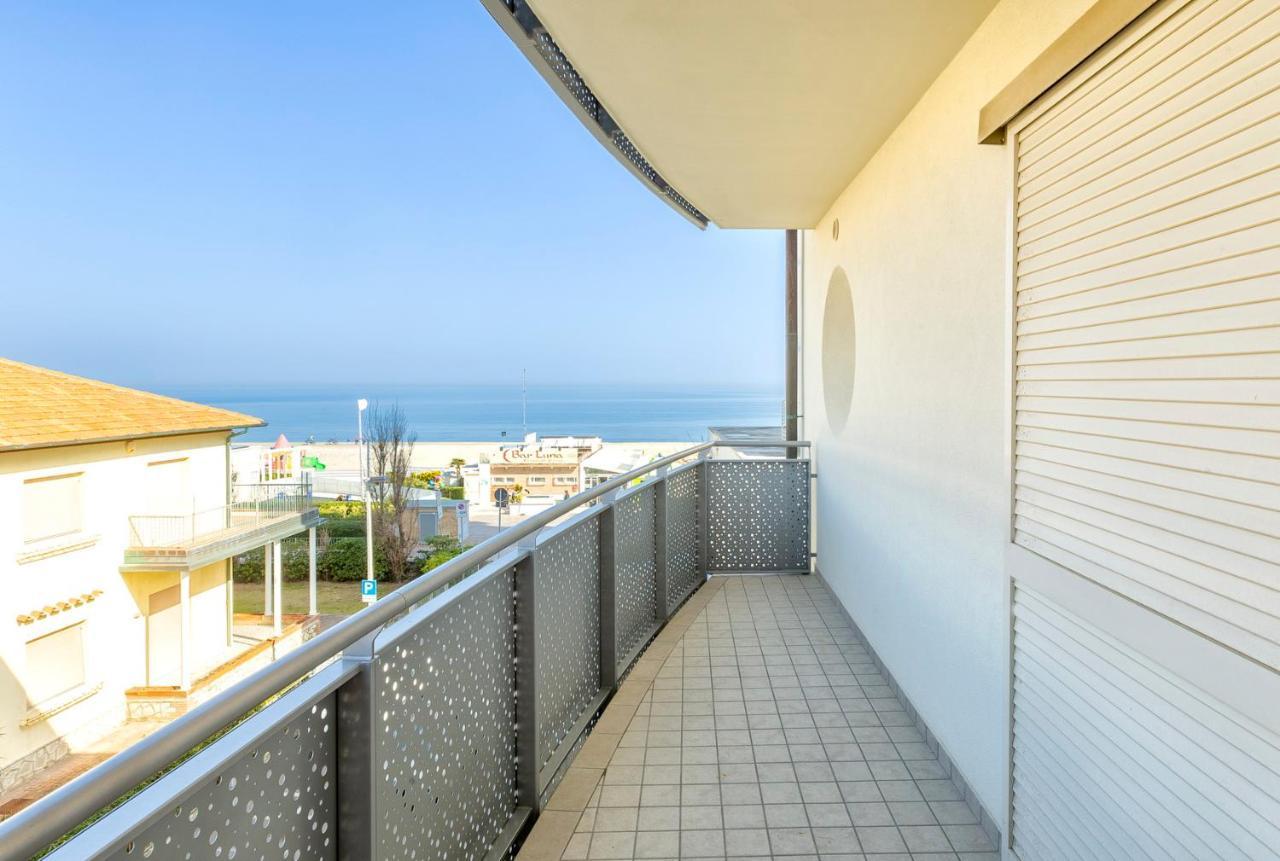 Residence Marittimo Riccione Kültér fotó